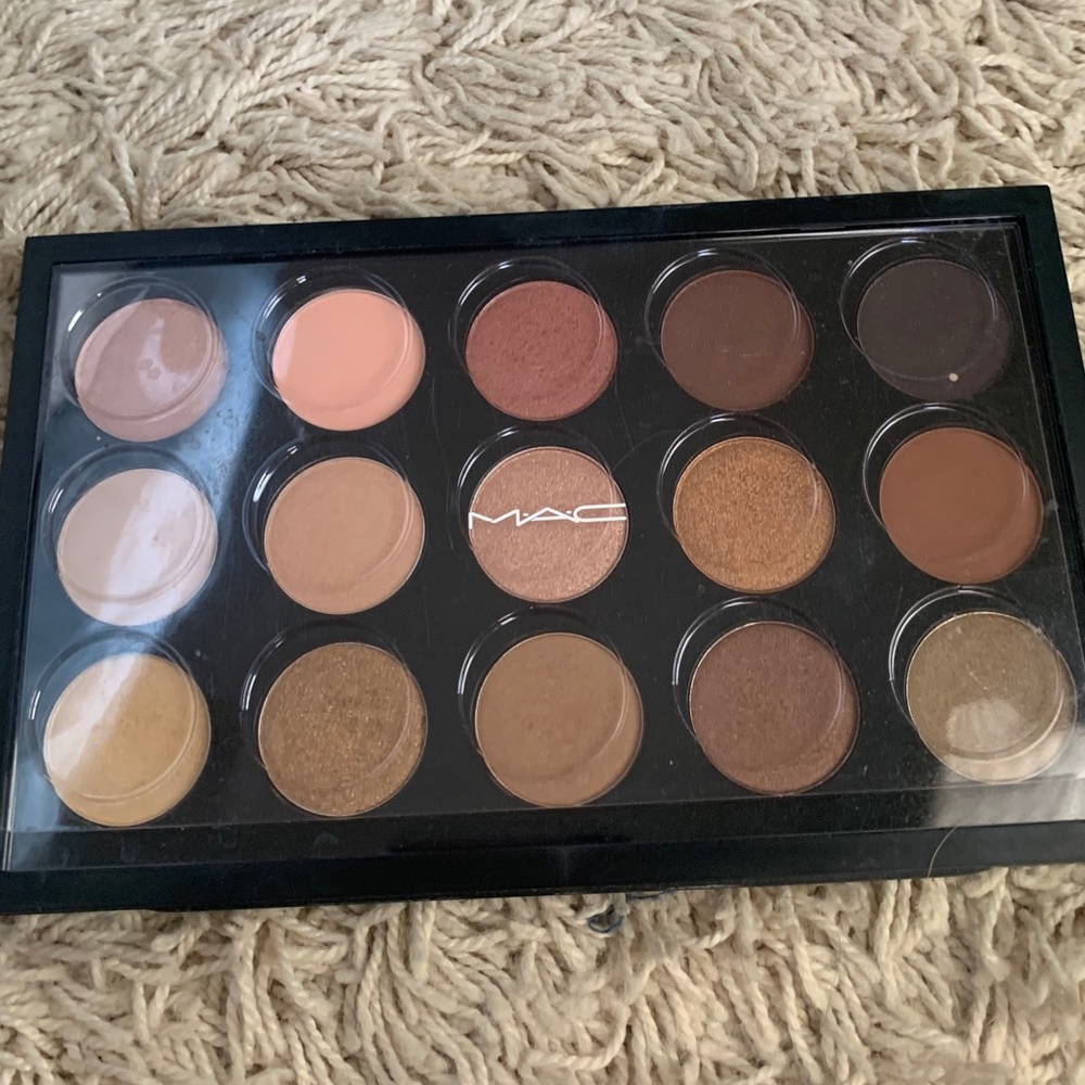 MAC eyeshadow palette